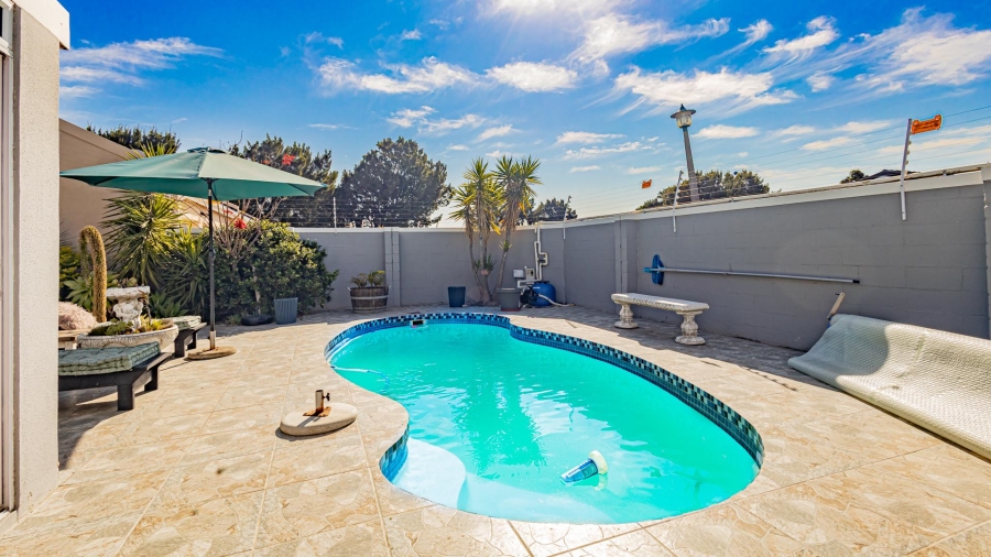 3 Bedroom Property for Sale in Sunningdale Western Cape
